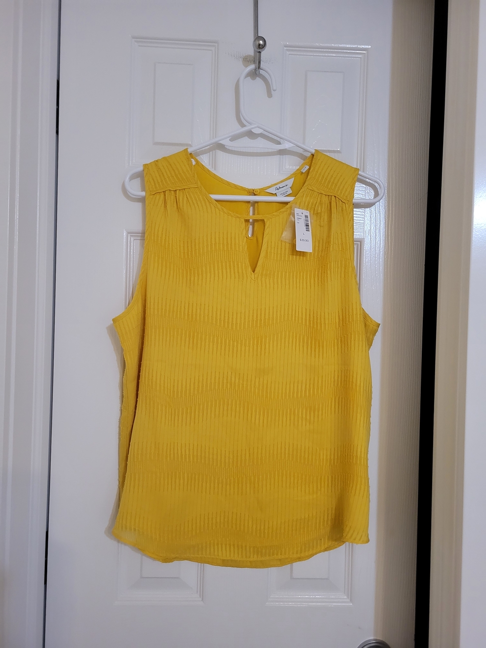 Brand New Reitmans Yellow Sleeveless Keyhole Camisole Size L